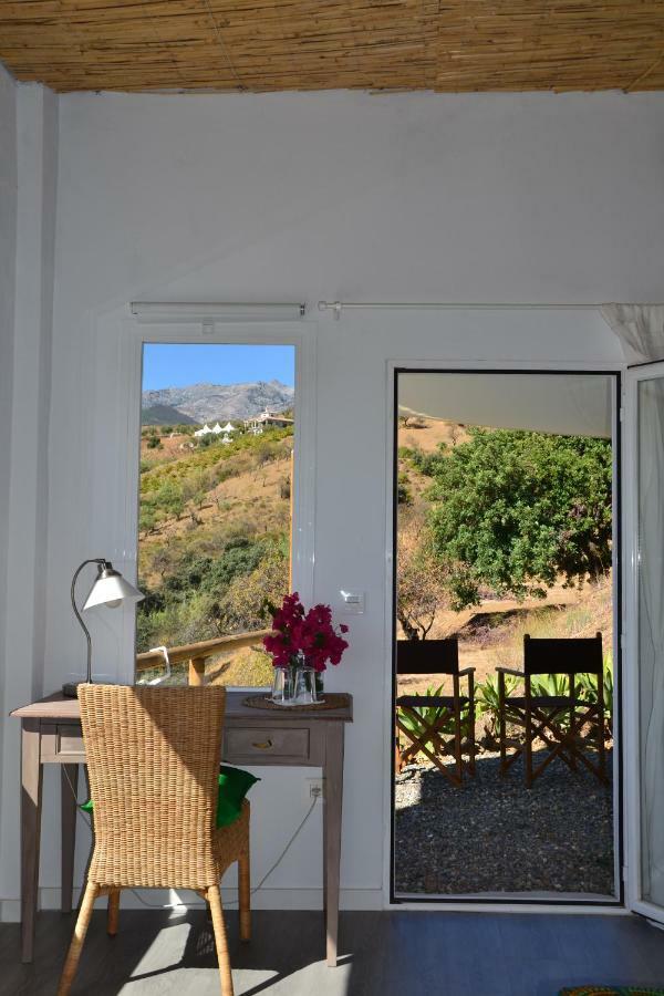 The African House Bed & Breakfast Tolox Bagian luar foto