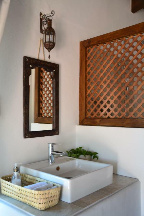 The African House Bed & Breakfast Tolox Bagian luar foto